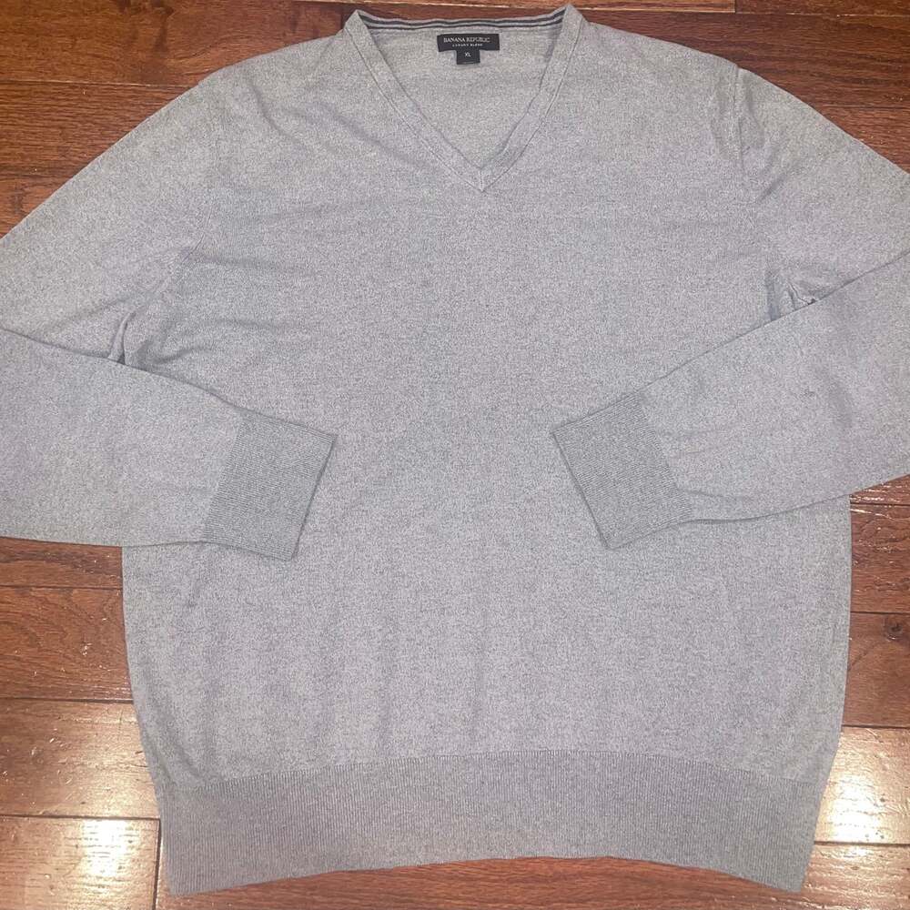 Banana Republic Luxury Blend V-Neck Sweater Men’s XL‎ Gray